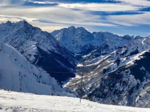 picture of a rope boundary line in the mountains